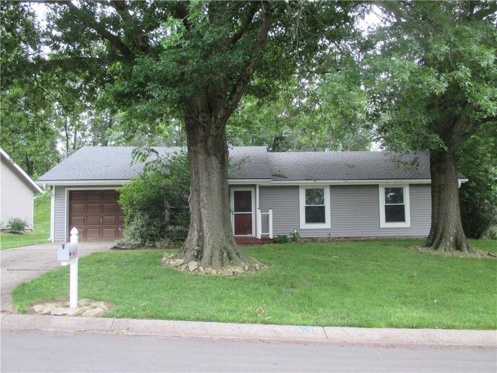 8429 NW 68th ST, Kansas City, MO 64152