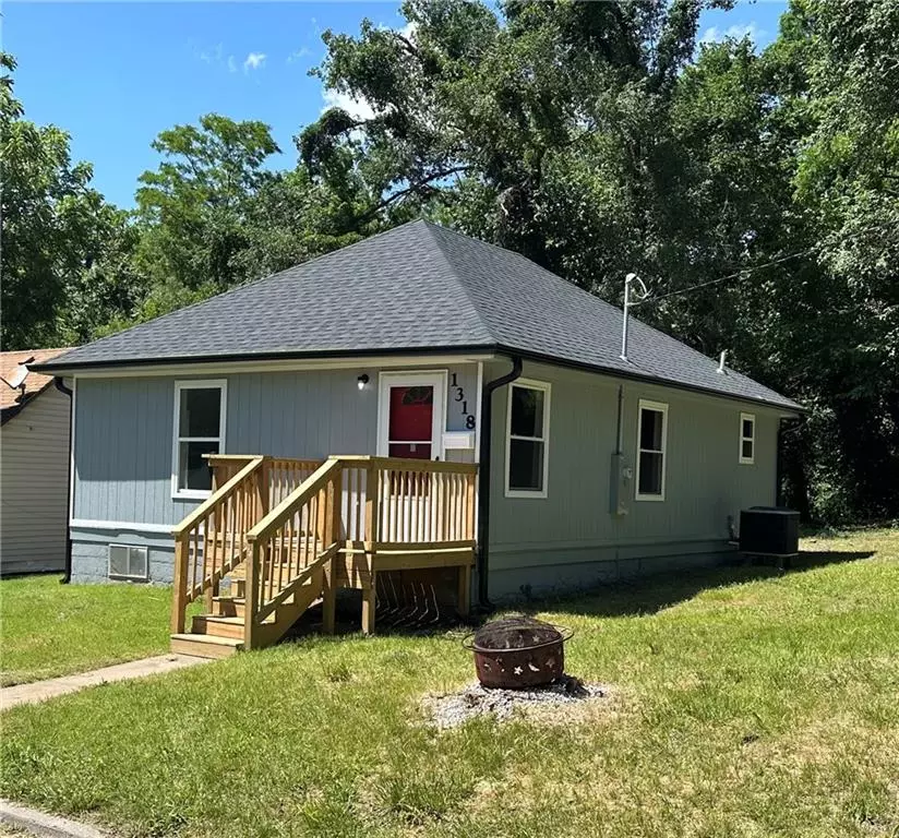 Lexington, MO 64067,1318 Clinton ST