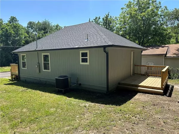 Lexington, MO 64067,1318 Clinton ST