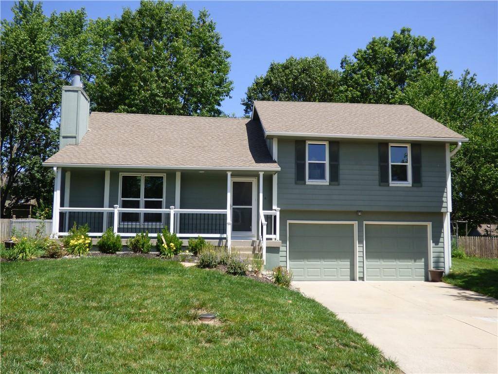 604 Willow Brook DR, Raymore, MO 64083