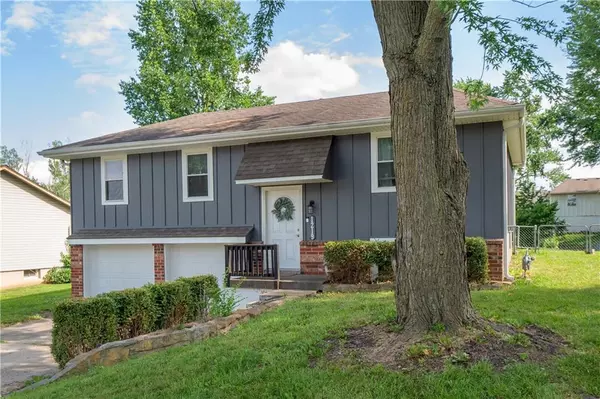 Grain Valley, MO 64029,1219 NW Golfview DR