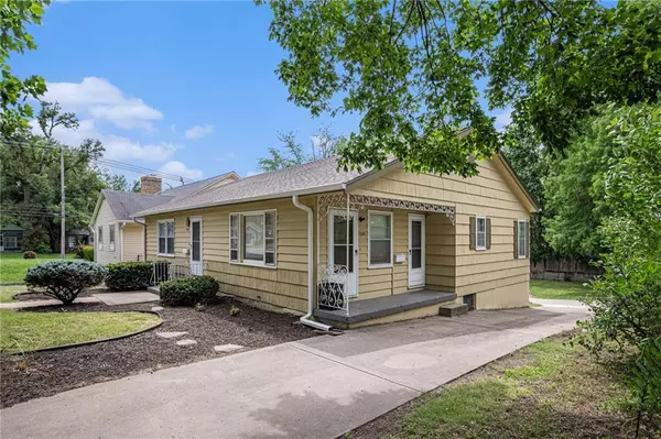 7644 Baltimore AVE, Kansas City, MO 64114
