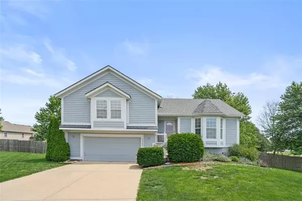 20482 W 201st ST, Spring Hill, KS 66083