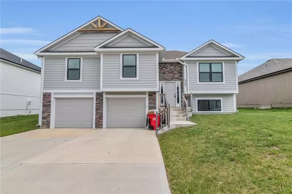 505 SW Hillside DR, Grain Valley, MO 64029