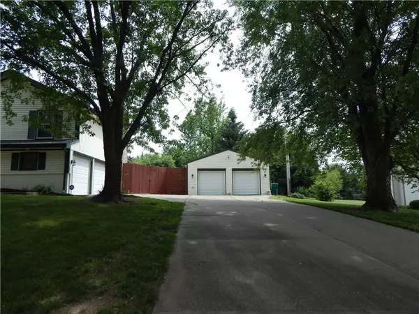 Lansing, KS 66043,1519 Sycamore Ridge DR