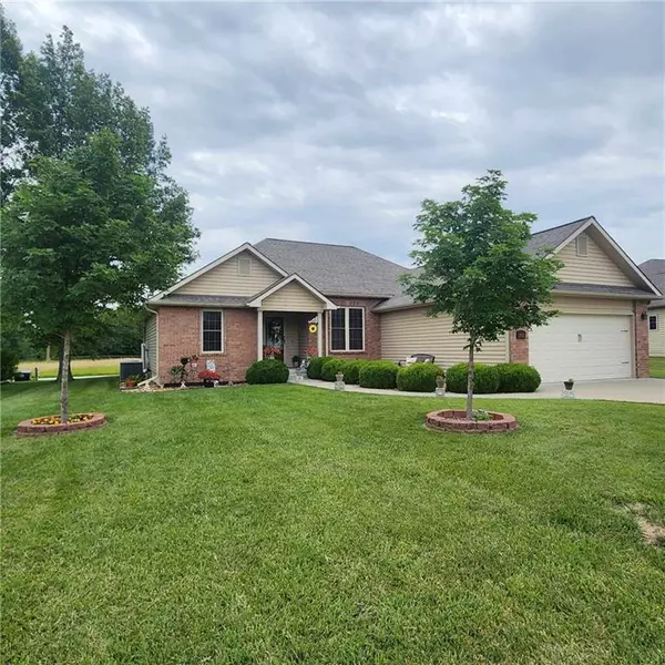 1002 S R And K DR, Clinton, MO 64735