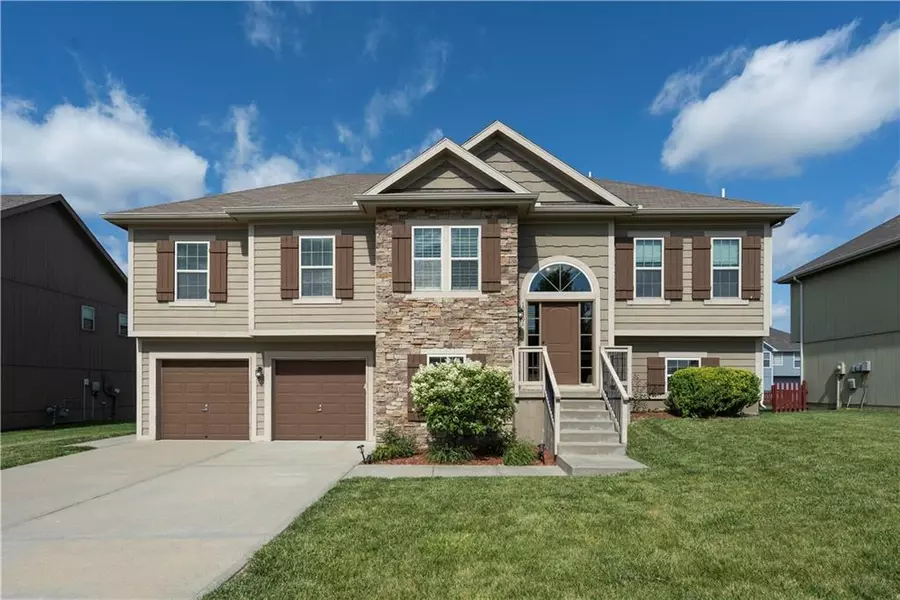 10806 N Palmer AVE, Kansas City, MO 64157