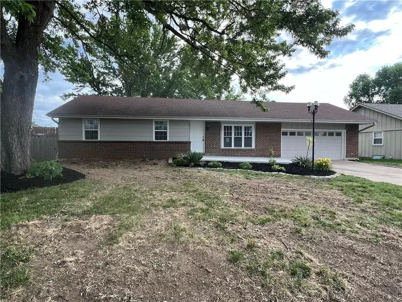 200 E Jefferson ST, Buckner, MO 64016