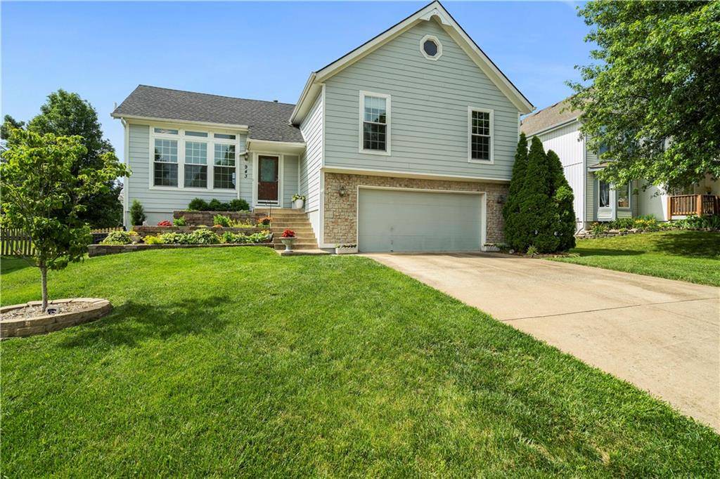943 E Pineview ST, Olathe, KS 66061