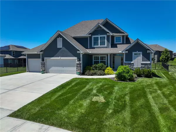 8142 NW 89th ST, Kansas City, MO 64153