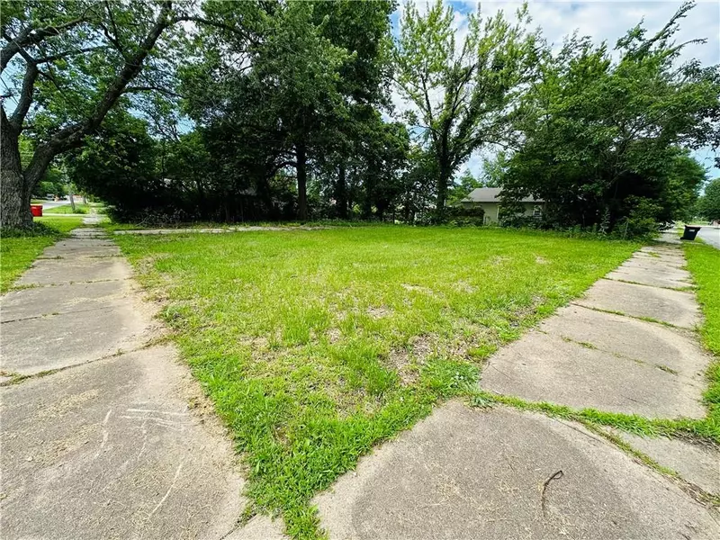 1002 S Smelter ST, Pittsburg, KS 66762