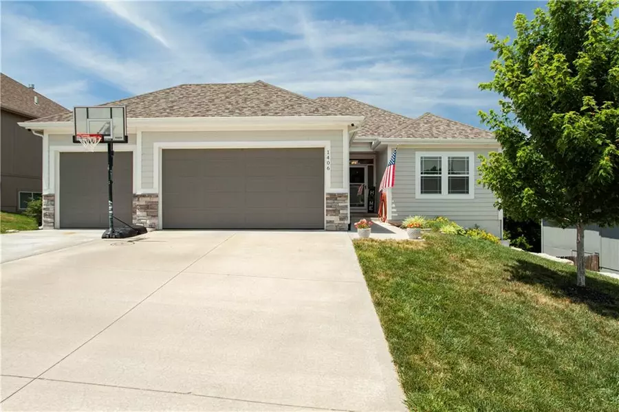 1406 SW Cross Creek DR, Grain Valley, MO 64029