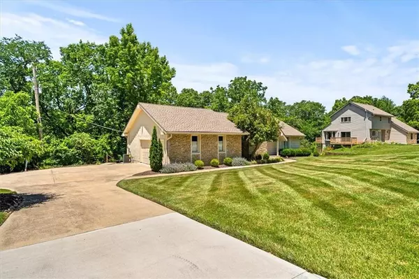 Lenexa, KS 66220,8826 Hirning RD