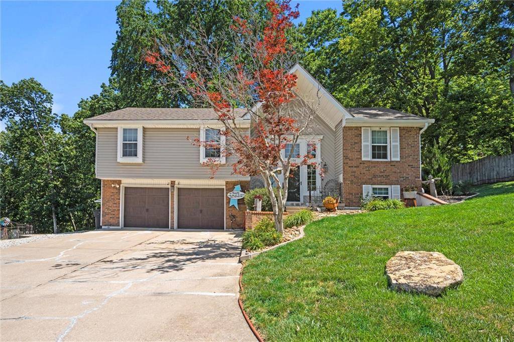 1100 SW 24th Street CT, Blue Springs, MO 64015