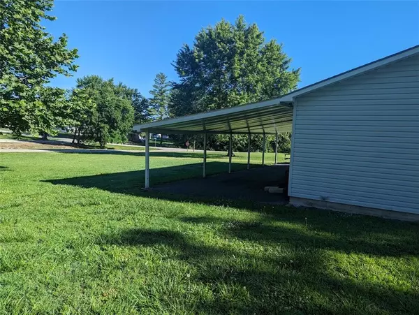El Dorado Springs, MO 64744,704 E Thompson ST