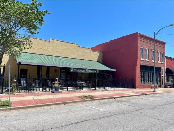 120 W Peoria ST, Paola, KS 66071