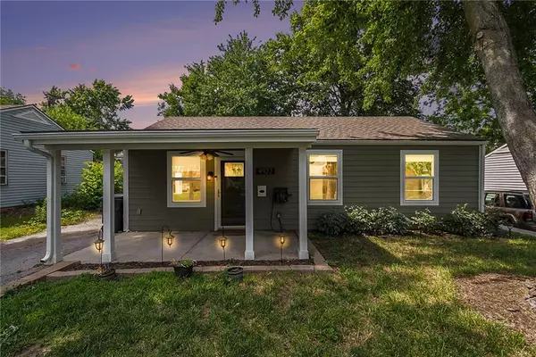 4922 CREST DR, Kansas City, KS 66106