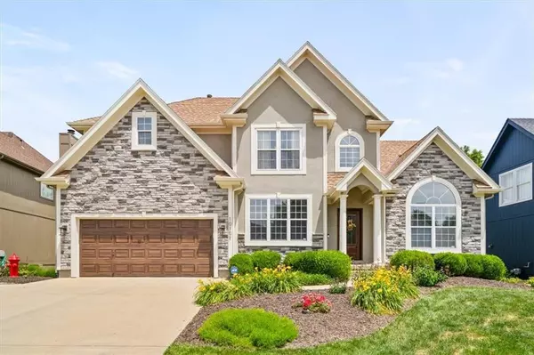 10107 Sunset DR, Lenexa, KS 66220