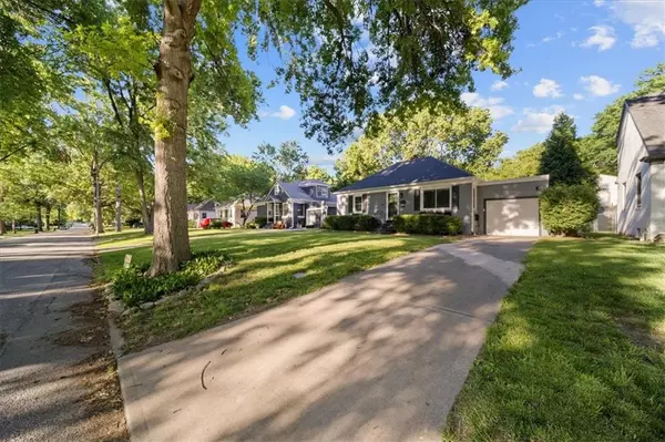 Kansas City, MO 64114,7627 Belleview AVE