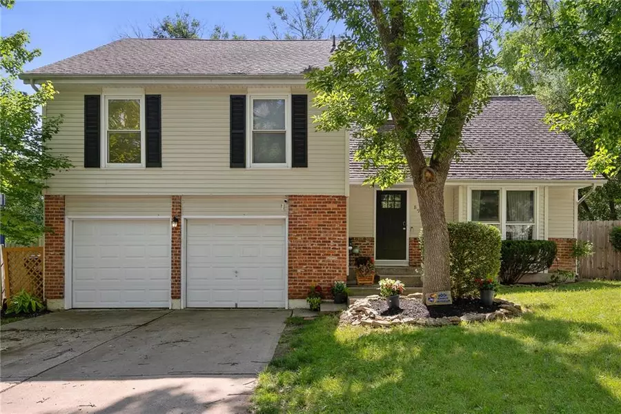 8943 Woodstone ST, Lenexa, KS 66219