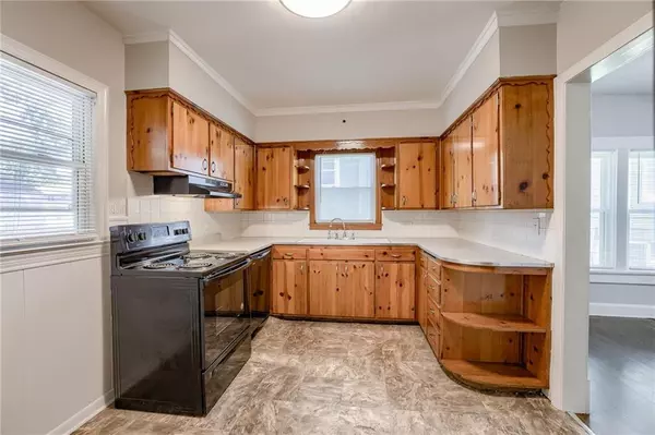 1104 S Woodland AVE Independence, MO 64050