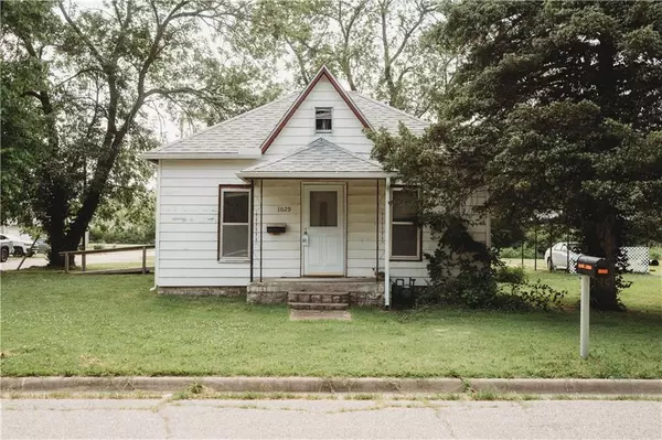 1029 S Forest AVE, Chanute, KS 66720