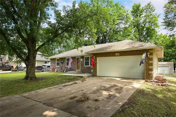 704 Jackson AVE, Archie, MO 64725