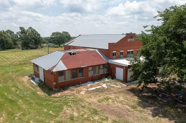 Osage City, KS 66523,8397 W 269th ST