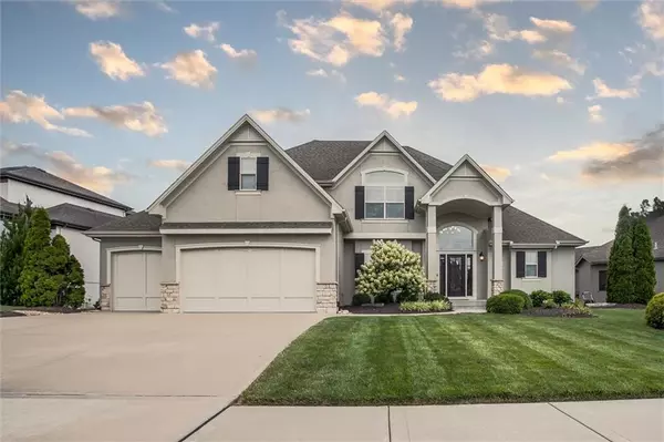 1708 NE Woodland Shores CT, Lee's Summit, MO 64086