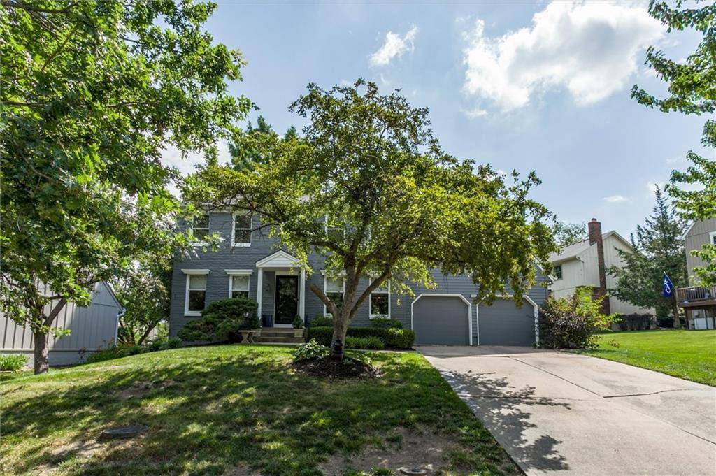 8909 Twilight LN, Lenexa, KS 66219