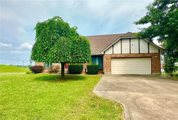 501 SW Mitchell ST,  Oak Grove,  MO 64075