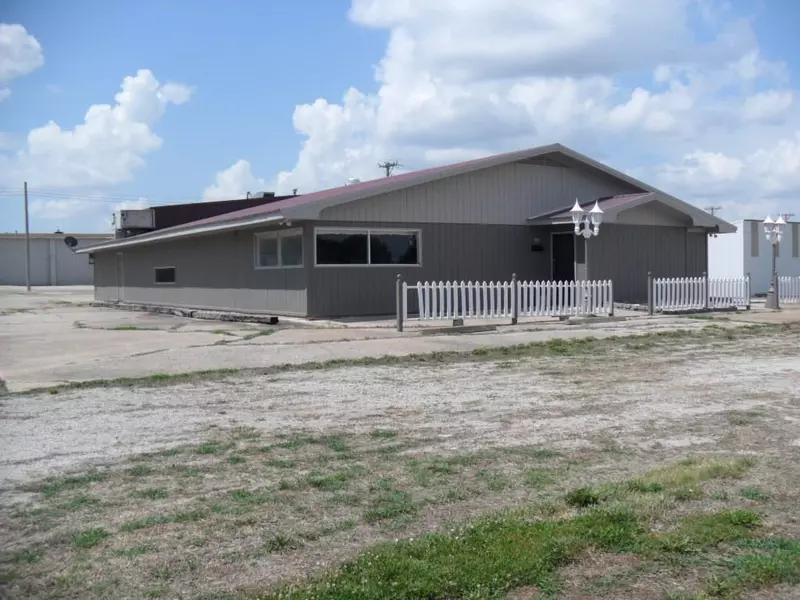901 W Cherry ST, Chanute, KS 66720