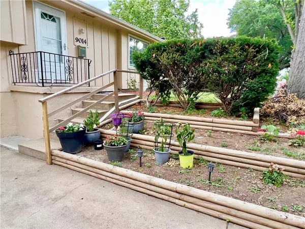 Overland Park, KS 66212,9014 W 93 ST