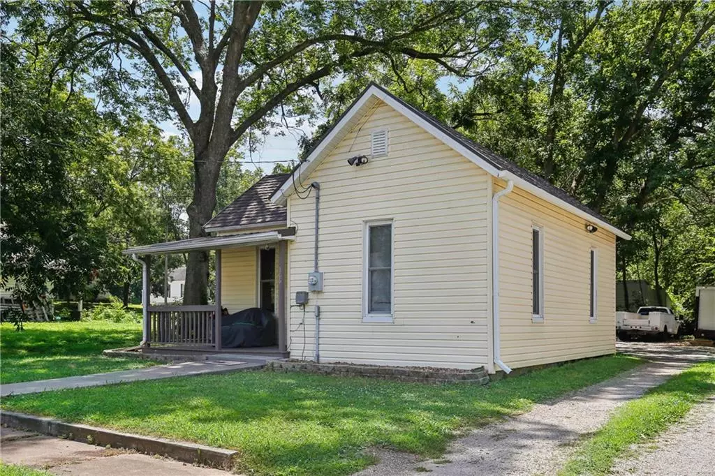 Clinton, MO 64735,106 W TEBO ST