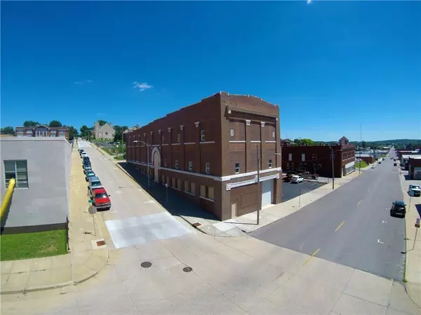 St Joseph, MO 64501,305 S 8th ST