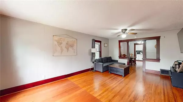 St Joseph, MO 64504,1003 E Hyde Park Avenue & S 10th ST