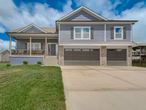 1401 NW Sycamore DR, Grain Valley, MO 64029