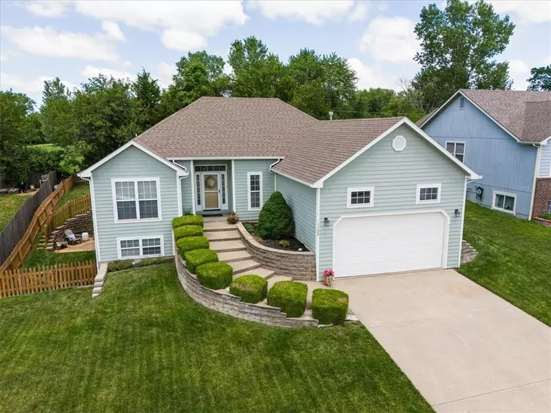 1122 W 13th TER, Eudora, KS 66025