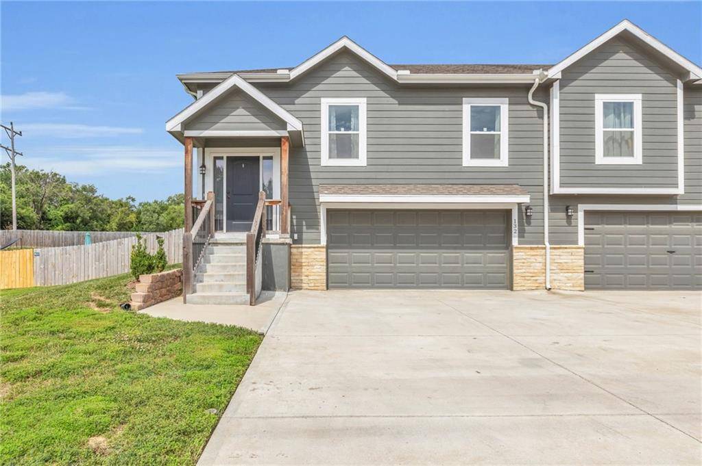 132 N Mcgee ST, Tonganoxie, KS 66086