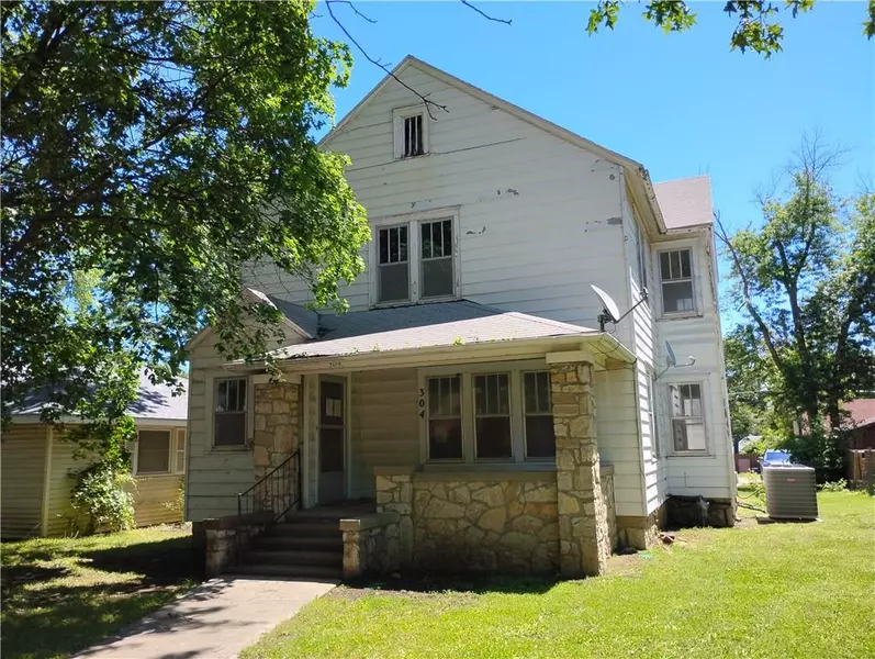 304 N Forest AVE, Chanute, KS 66720