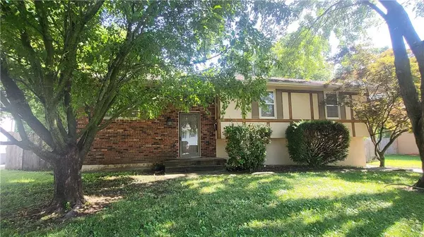 18107 E Cheyenne DR, Independence, MO 64056
