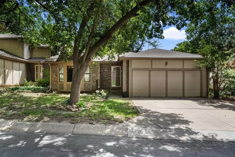 9607 Reeder ST, Overland Park, KS 66214