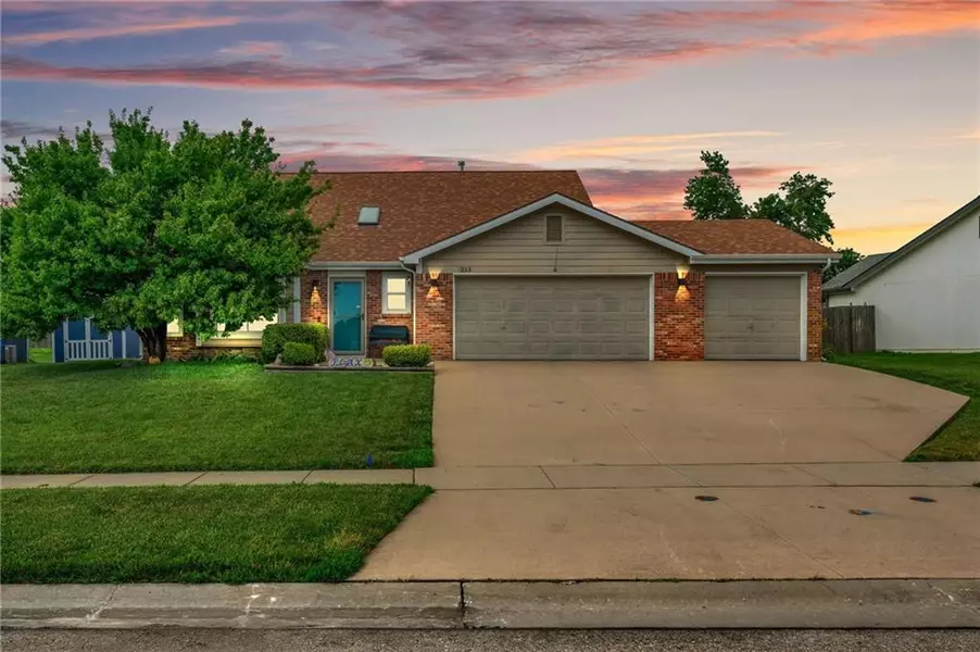 213 Montrose CIR, Eudora, KS 66025