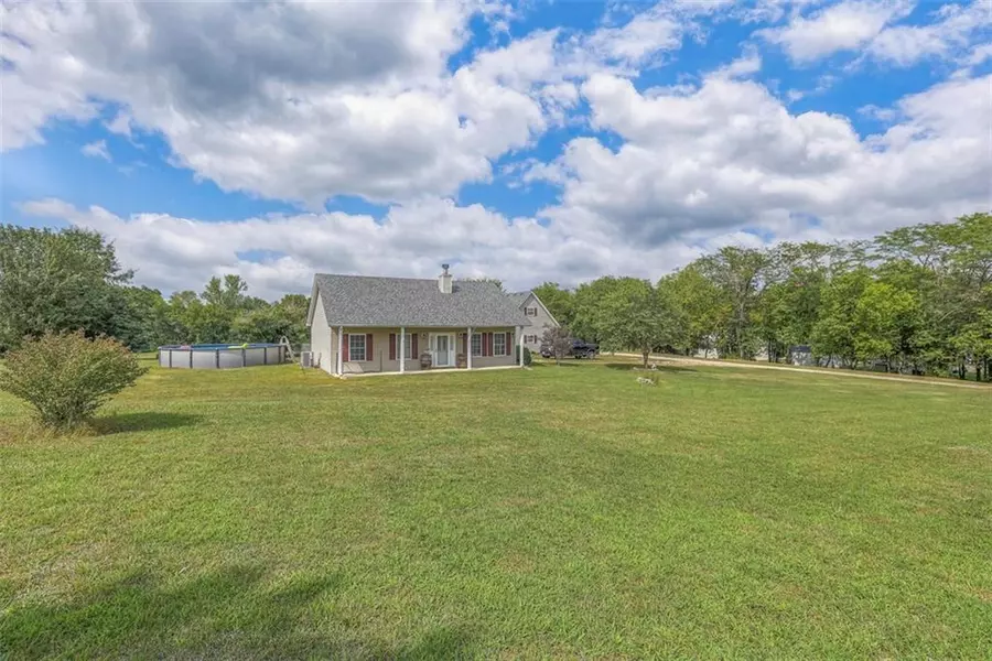 1983 SW State Route 2 HWY, Garden City, MO 64747