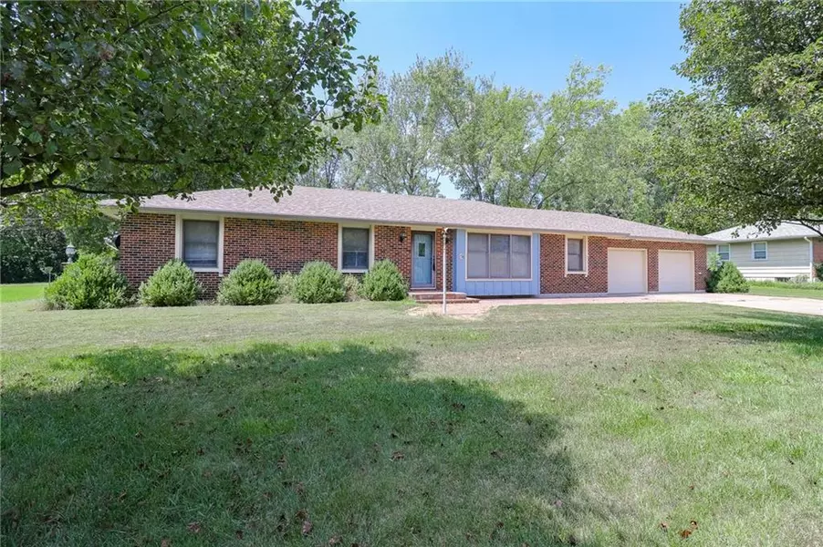 242 SE 131 RD, Warrensburg, MO 64093