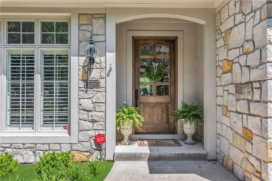 2245 W 118th TER, Leawood, KS 66211