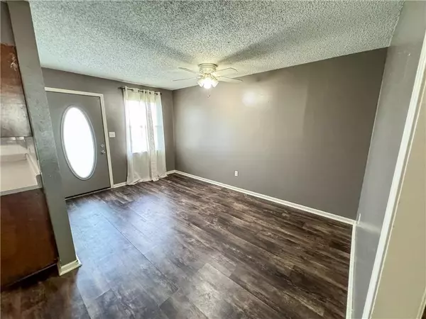 Blue Springs, MO 64014,313-317 NW 3rd ST