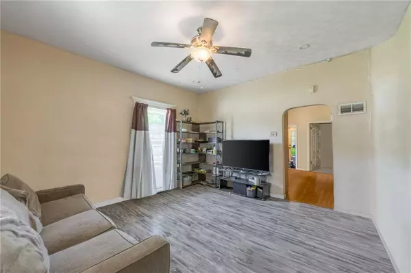 Grain Valley, MO 64029,621 NW THIEME ST