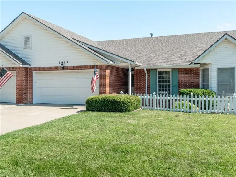 3902 Westgate DR, St Joseph, MO 64506