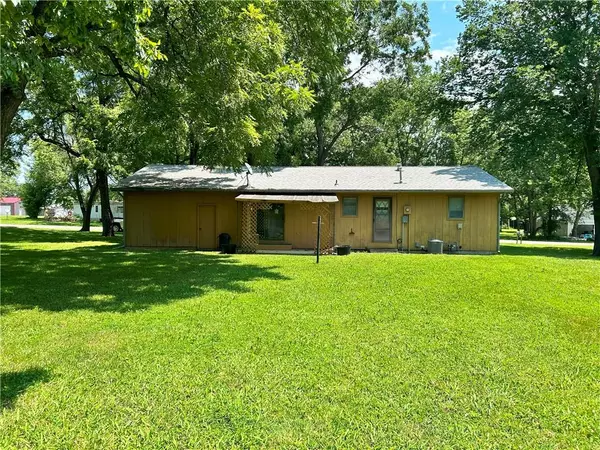 Pomona, KS 66076,130 Monroe ST